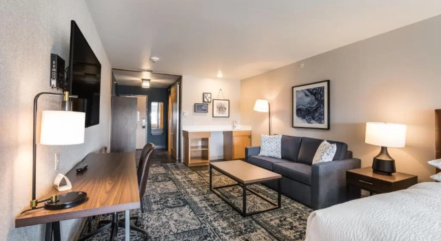 Четырёхместный люкс с видом на город Four Points by Sheraton Elkhart