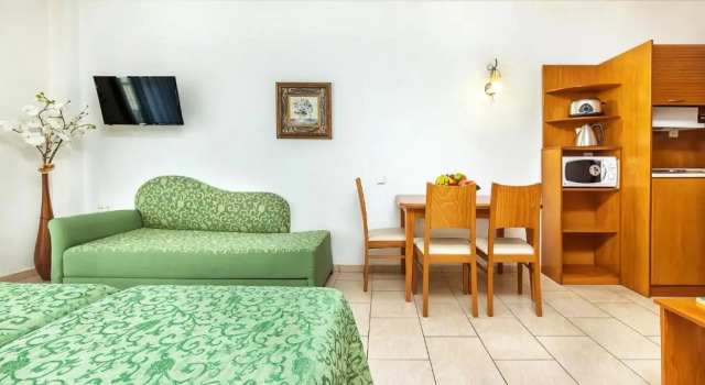 Студия с видом на сад Nereides Hotel