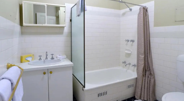 Апартаменты Standard Adelaide Mansions Apartments