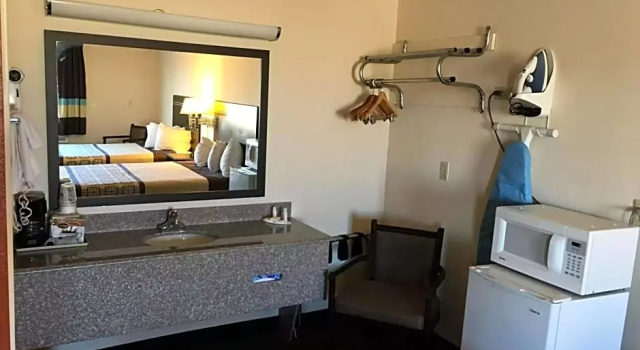 Четырёхместный номер Deluxe Americas Best Value Inn Hobbs