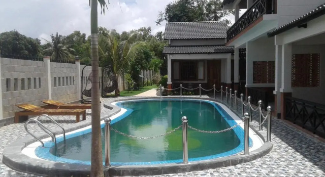 Трёхместный номер Standard с балконом и с видом на бассейн Nhat Huy Bungalow Phu Quoc