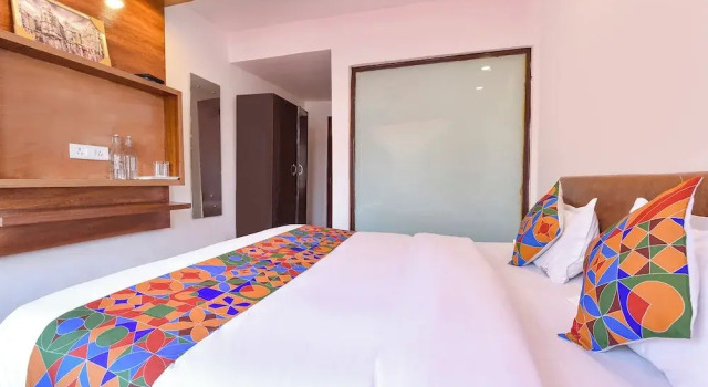 Номер Premium FabHotel Royal Classic