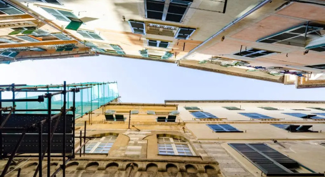 Апартаменты ALTIDO Vibrant Open-Plan Apt for 6 in Historic Centre