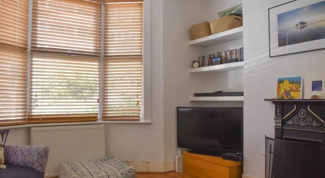 Cosy 1 Bedroom Modern Maisonette with Summertime Balcony, Забронировать Апартаменты/квартира Хов 