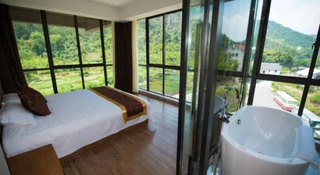 Люкс с красивым видом из окна Luci No.1 Holiday Hotel