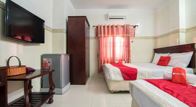 Двухместный номер Deluxe RedDoorz Plus near Tan Son Nhat Airport
