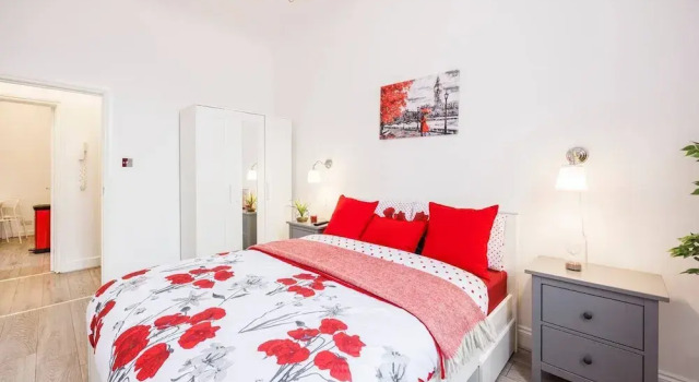 Апартаменты Kensington Charming and Bright Flat