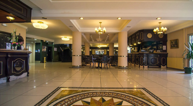 Hôtel Christ Roi, Забронировать Отель Отели Лурд с парковкой, рядом с Приходская церковь Сакре-Кёр, Парковка