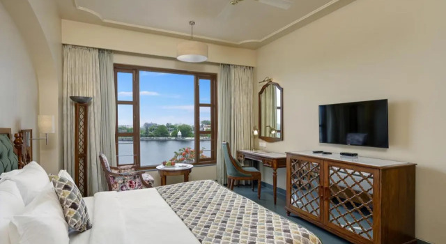 Brahma Niwas - Luxury Lake View Hotel with Infinity Pool, Udaipur