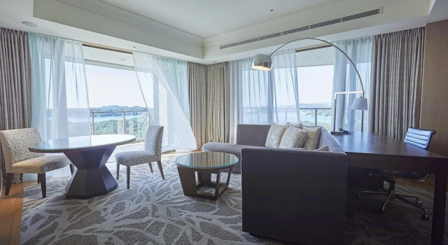 Двухместный люкс с балконом Shima Kanko Hotel The Bay Suites