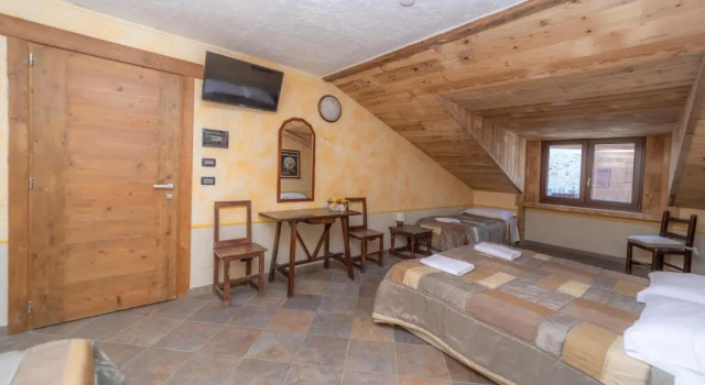 Четырёхместный номер Standard Hotel Gran Trun