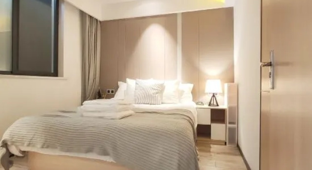 Люкс Business Rongju Hotel (Xujiahui Shanghai Stadium)