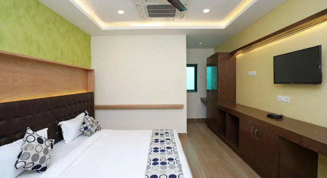 OYO 11666 Hotel Prakash Inn