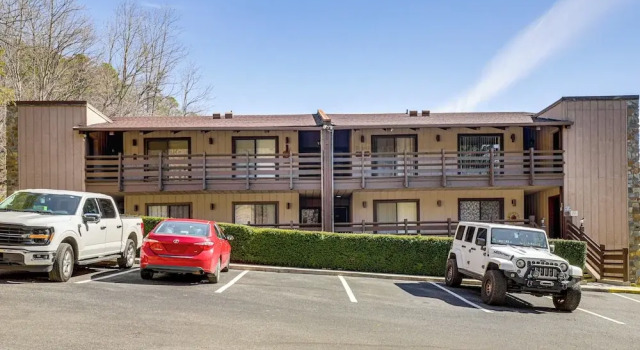 Scenic Mtn Views! Condo 4 Mi to Forbidden Caverns