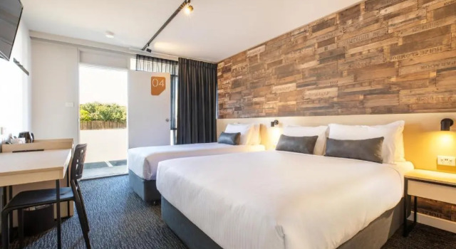 Studio Westside Hotel