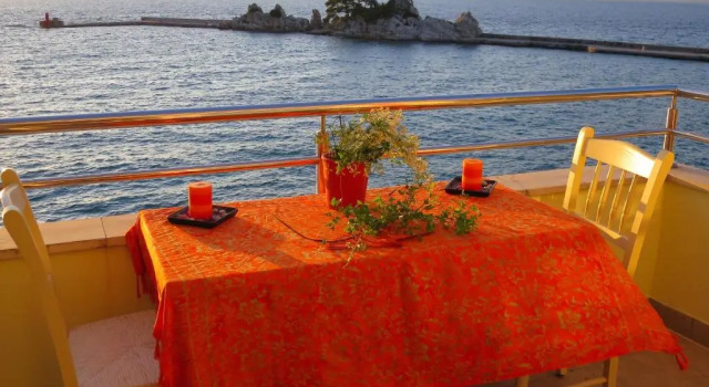 Апартаменты Prime and Exclusive Seafront Location Apartment Sunset
