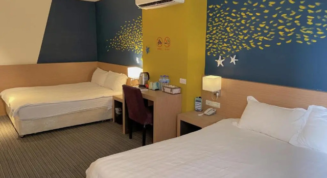 Четырёхместный номер Standard Breeze and Waves Hostel