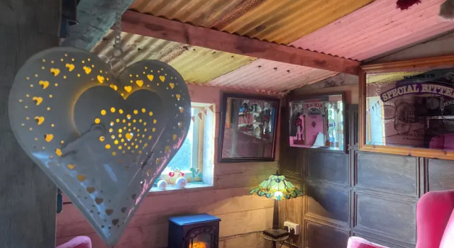 2 Guests - Pet Friendly - Traditional Gypsy Vardo, Rezervasyon Tatil Evi Merseyside villalar, Villa