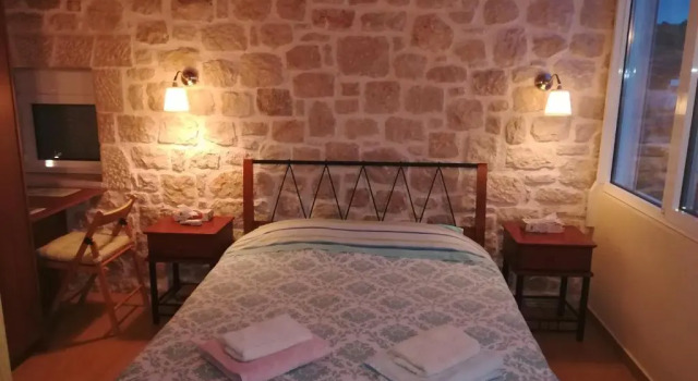 Stone House in olive grove, Prenota Hotel Hotel a Peloponneso con parcheggio, Parcheggio