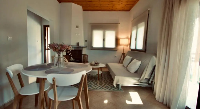 Коттедж Enalio Beach House