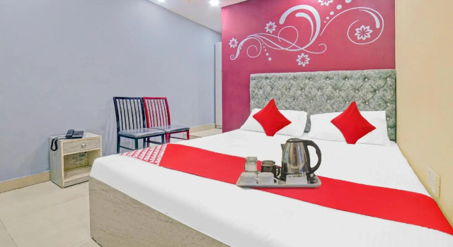 OYO Flagship 70015 Clouds Inn, Book Hotel Sakchi 