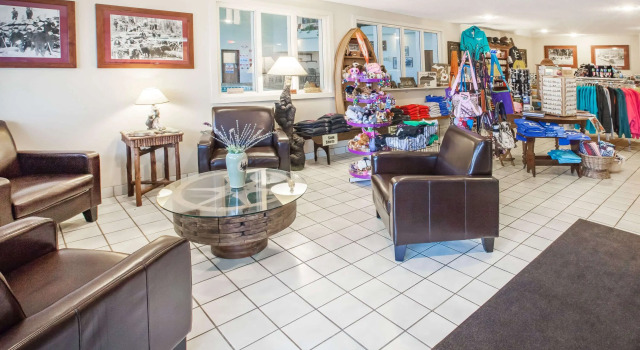 Super 8 by Wyndham West Branch, Buchen Sie Hotel Hotels in West Branch mit Pool, Schwimmbad
