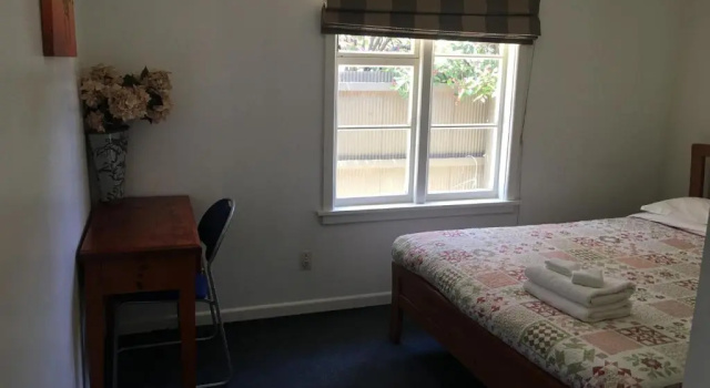 Коттедж Sunny House with 5 Bedrooms(Near Airport)