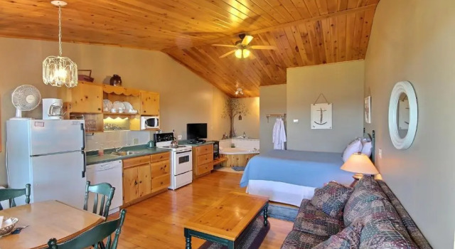 Люкс Deluxe Cavendish Bosom Buddies Cottages and Suites