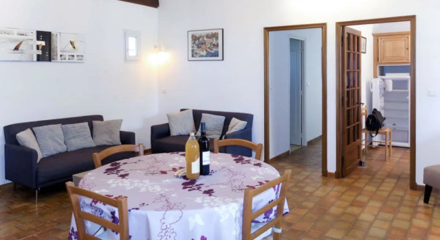 Le Real (VLE100), Prenota Hotel Velleron Valchiusa