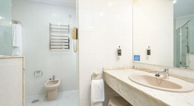 Четырёхместный номер Standard Hotel Hernán Cortés