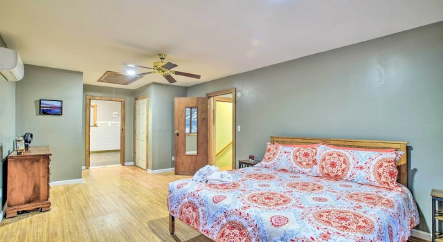 Коттедж с 5 комнатами Honeoye Lake House w/ Community Amenities!