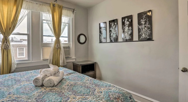 South Philly Townhome: 3 Mi to Center City