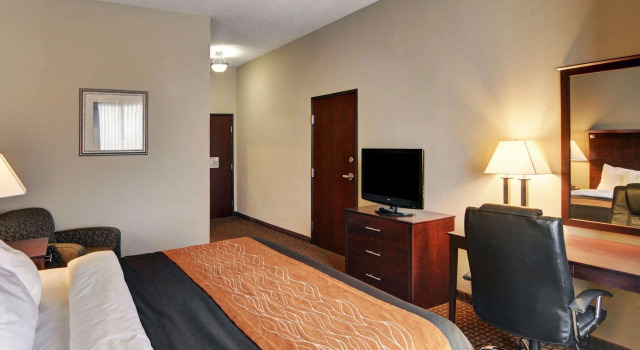 Comfort Inn & Suites Near Lake Lewisville, Забронировать Отель Отели Льюисвилл с парковкой, Парковка