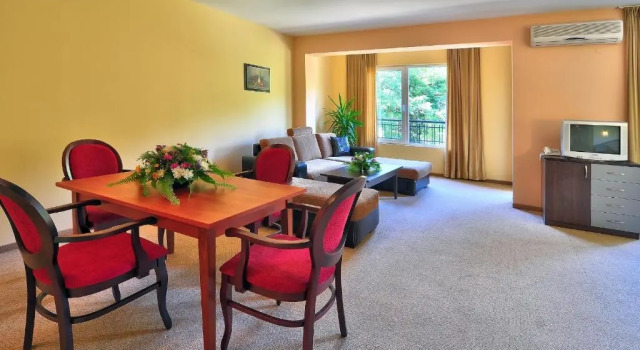 Студия Kris Apartments at Paradise Green Park -FREE Parking