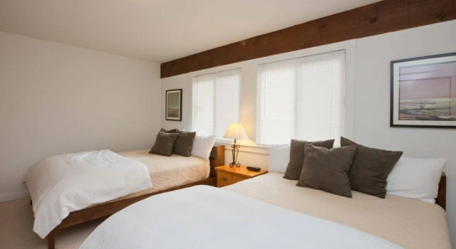 2BR Topnotch Condo, Varaa Lomakoti Hotellit New England uima-altaalla, Uima-allas