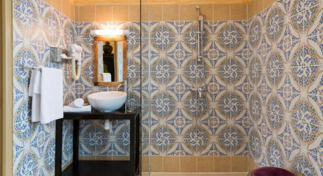 Трёхместный номер Superior Hôtel & Spa du Domaine des Thômeaux, The Originals Relais