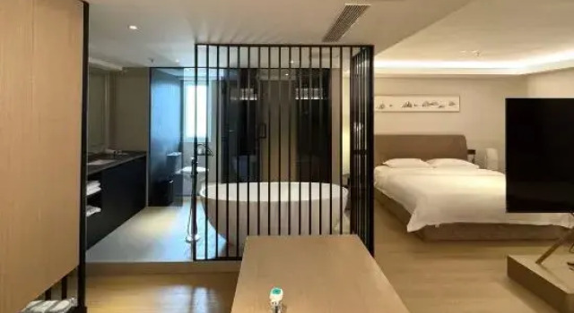 Люкс Ganzi Hotel (Zibo North Station Yintai City Branch)