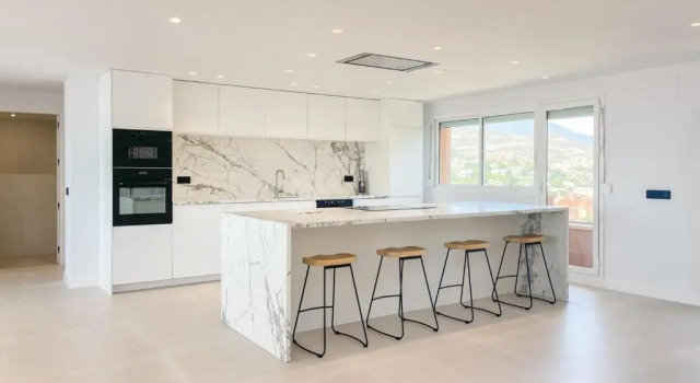 Апартаменты HEATED ROOFTOP POOL PENTHOUSE VIEWS MAGNA MARBELLA