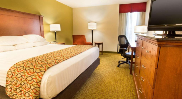 Номер Superior Drury Inn & Suites Charlotte University Place