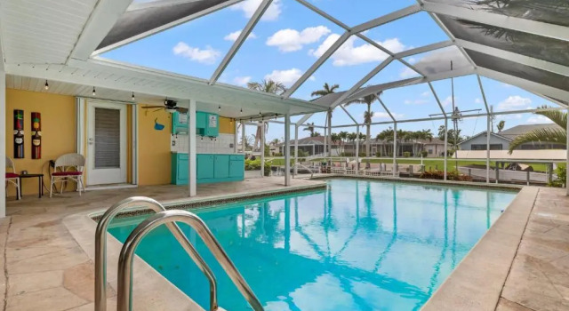 Коттедж с 3 комнатами Dolphin Crossing Villa