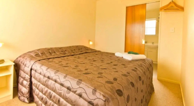 Апартаменты Arrow Motel Apartments