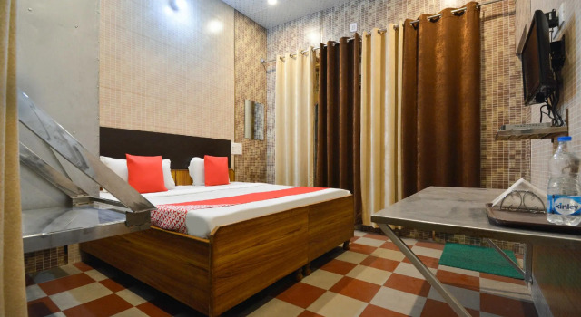 OYO 26638 Kapoor Guest House, Buchen Sie Pension Dera Bassi Punjab