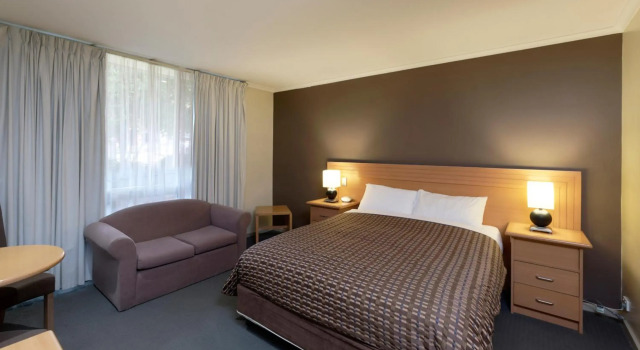 Keilor Motor Inn, Book Inn  