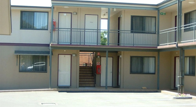 Armidale Pines Motel, Забронировать Мотель Армидейл New England NSW, рядом с Центр культуры аборигенов