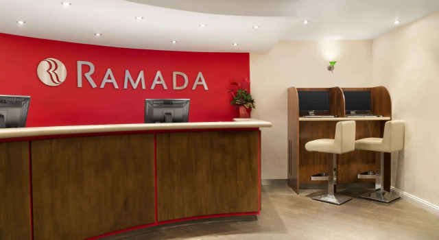 Ramada by Wyndham Hounslow - Heathrow East, Varaa Hotelli All inclusive -hotellit kohteessa Merseyside, All Inclusive