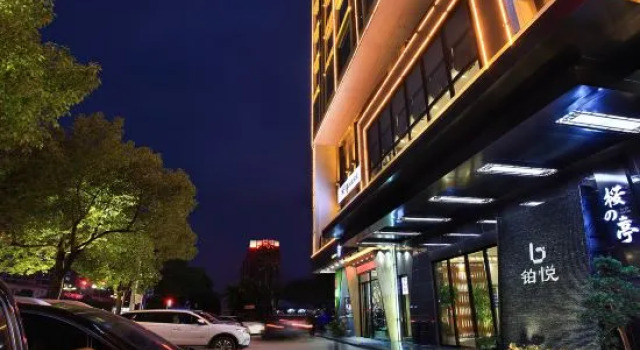 Bowring Light Hotel (Lingui New District Liangjiang Airport), Book Hotel Hotels in Lingui with Parking, Parking