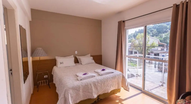 Двухместный номер Deluxe с балконом Hotel Geneve - 2km do Capivari