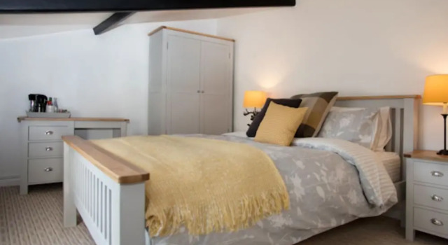 Ye Olde Saddlery B&B, Book Bed and Breakfast Hoteller i Neatishead med parkering, Parkering