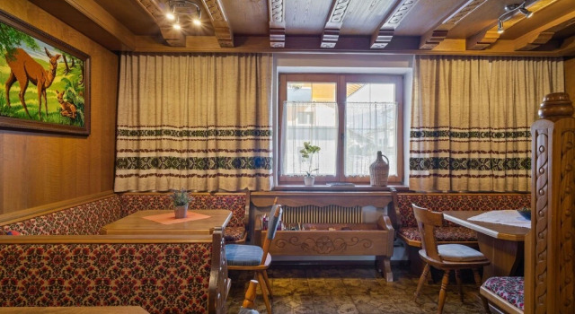 Vibrant Apartment Near Ski Area in Zell am Ziller, Rezerwuj Apartament Hotele w Tyrol z parkingiem, Parking
