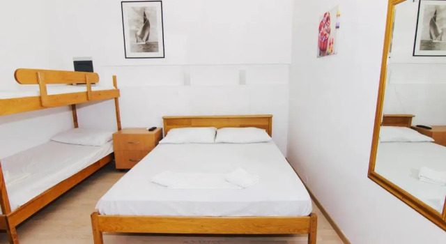 Четырёхместный номер Standard с балконом Guesthouse Lastavica